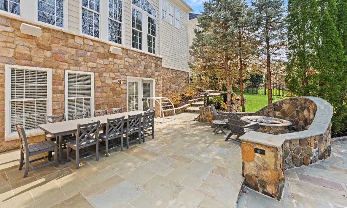 Garrell Group Top Leesburg Realtor 18911 Shropshire Ct web 46