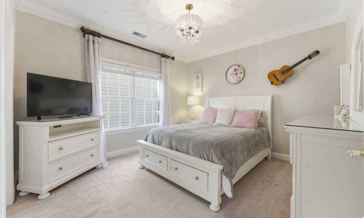 Garrell Group Top Leesburg Realtor 19468 Mill Dam Pl web 26