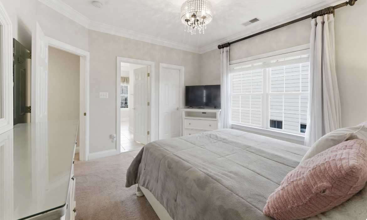 Garrell Group Top Leesburg Realtor 19468 Mill Dam Pl web 27