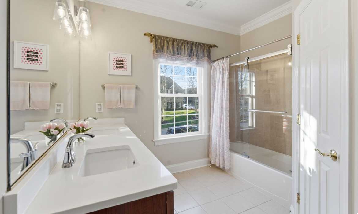 Garrell Group Top Leesburg Realtor 19468 Mill Dam Pl web 28