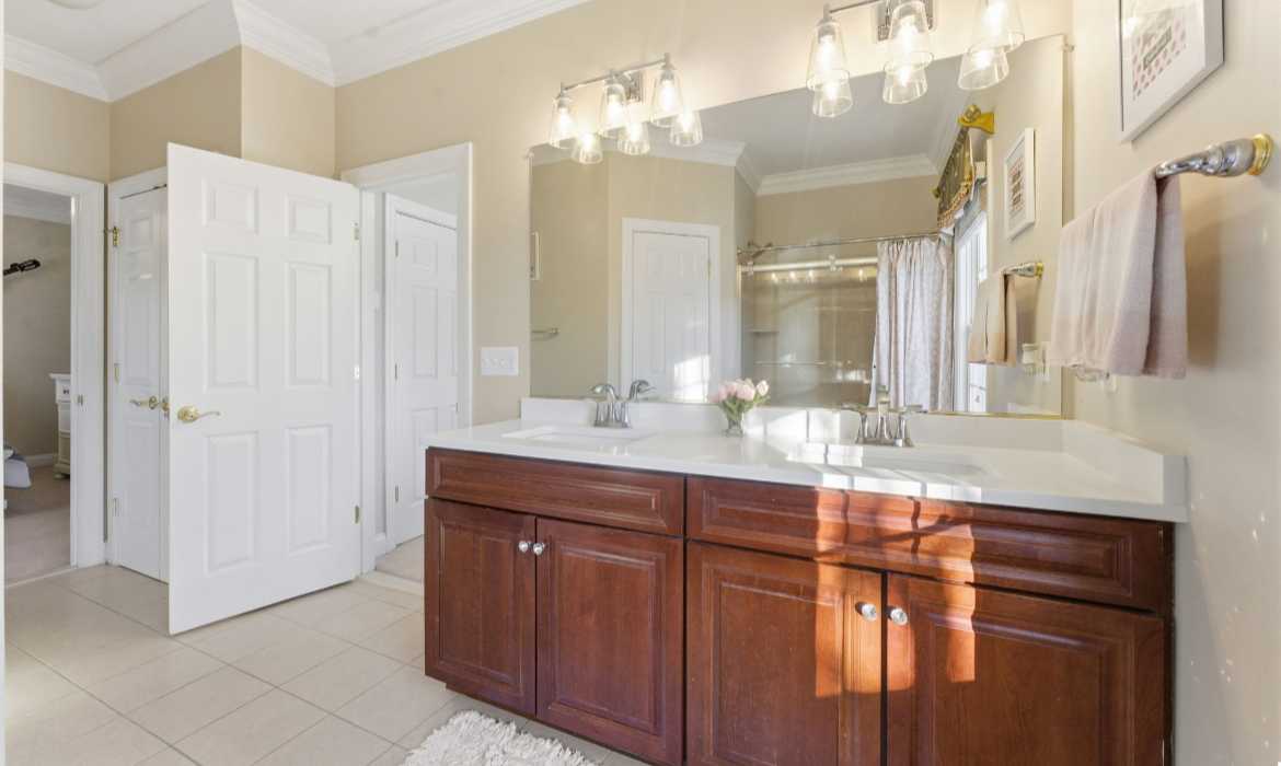 Garrell Group Top Leesburg Realtor 19468 Mill Dam Pl web 29