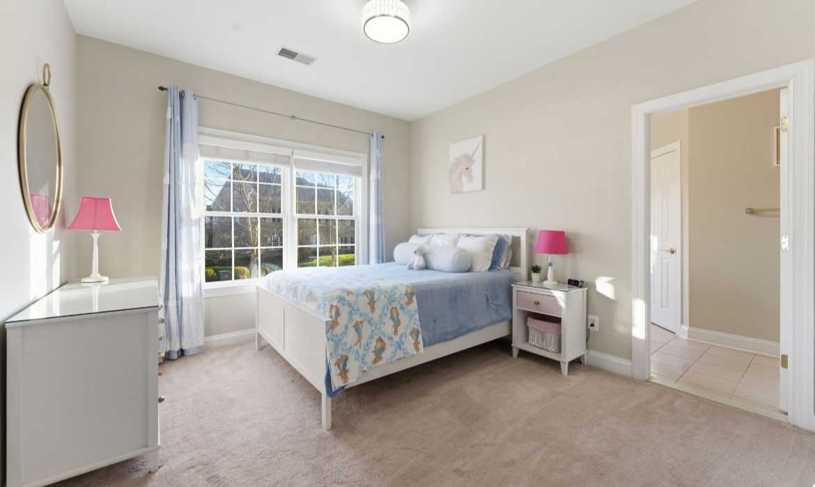 Garrell Group Top Leesburg Realtor 19468 Mill Dam Pl web 30