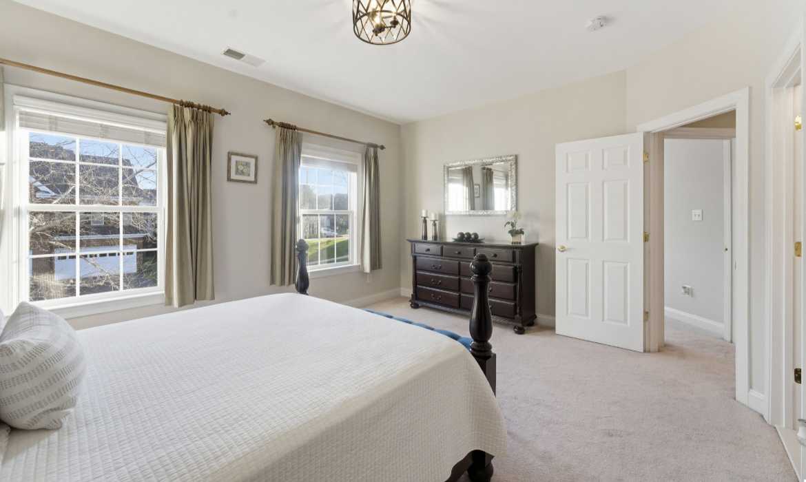 Garrell Group Top Leesburg Realtor 19468 Mill Dam Pl web 33