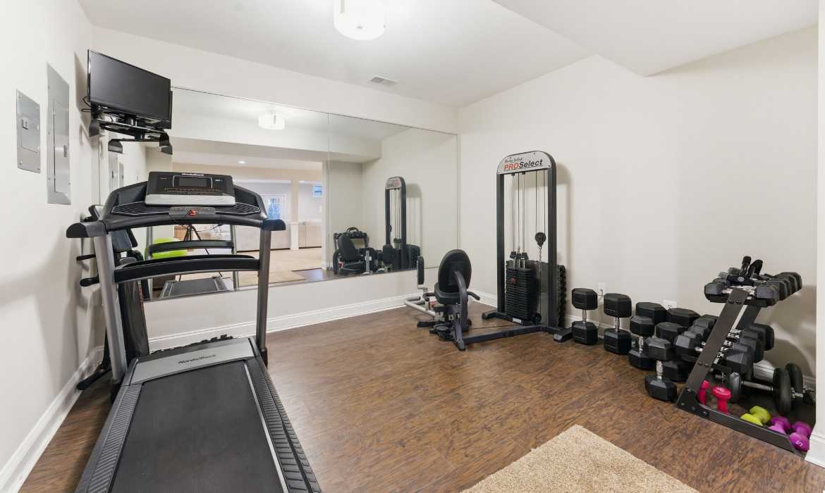 Garrell Group Top Leesburg Realtor 19468 Mill Dam Pl web 37