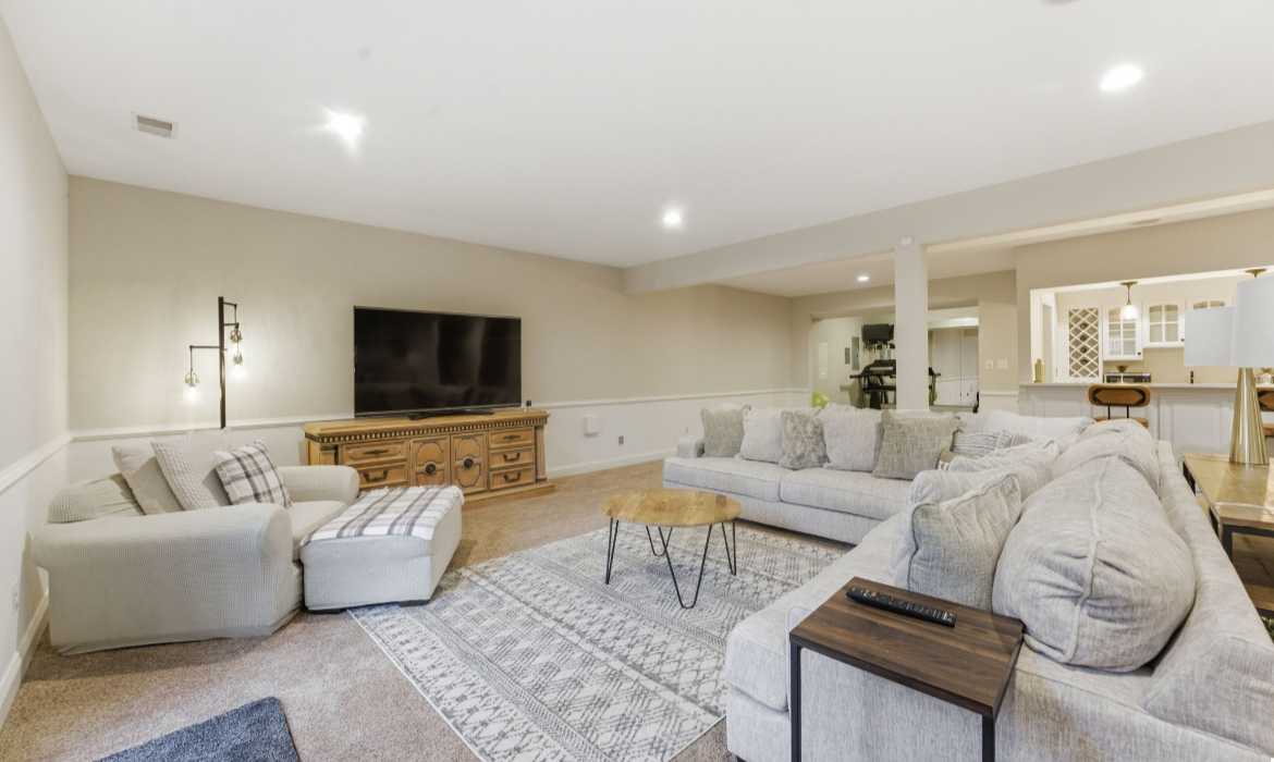 Garrell Group Top Leesburg Realtor 19468 Mill Dam Pl web 38