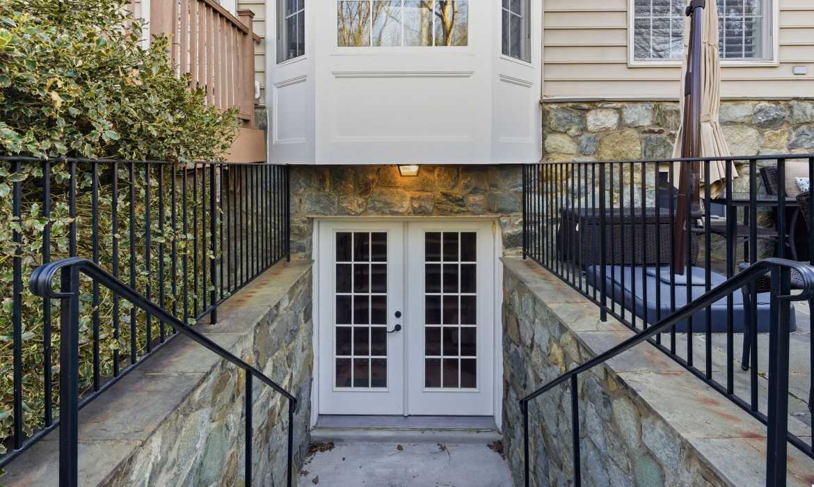 Garrell Group Top Leesburg Realtor 19468 Mill Dam Pl web 43