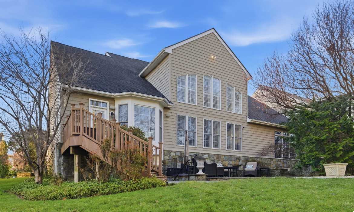 Garrell Group Top Leesburg Realtor 19468 Mill Dam Pl web 46