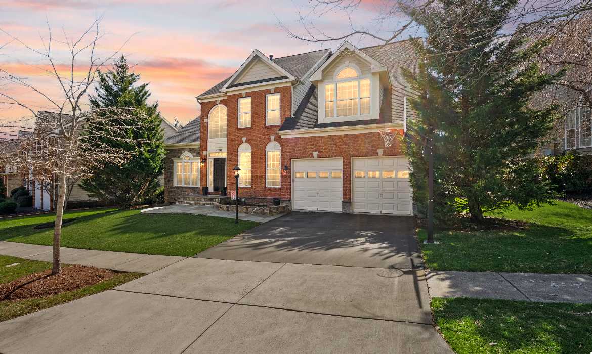 Garrell Group Top Leesburg Realtor 43941 Riverpoint Dr web 01