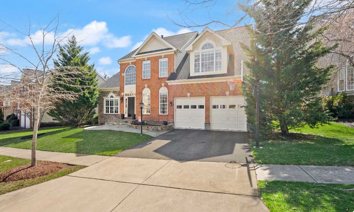 Garrell Group Top Leesburg Realtor 43941 Riverpoint Dr web 02