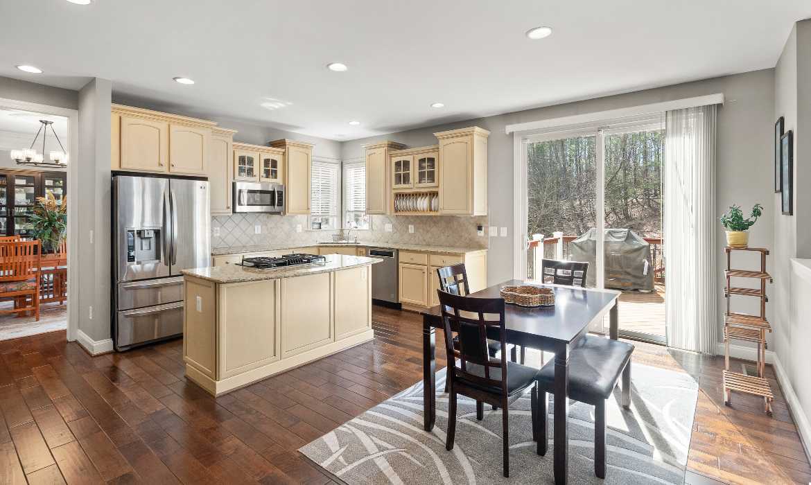 Garrell Group Top Leesburg Realtor 43941 Riverpoint Dr web 10