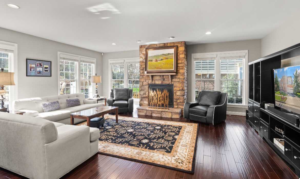 Garrell Group Top Leesburg Realtor 43941 Riverpoint Dr web 12