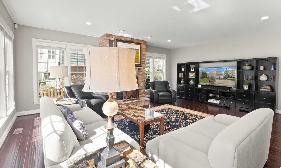 Garrell Group Top Leesburg Realtor 43941 Riverpoint Dr web 13