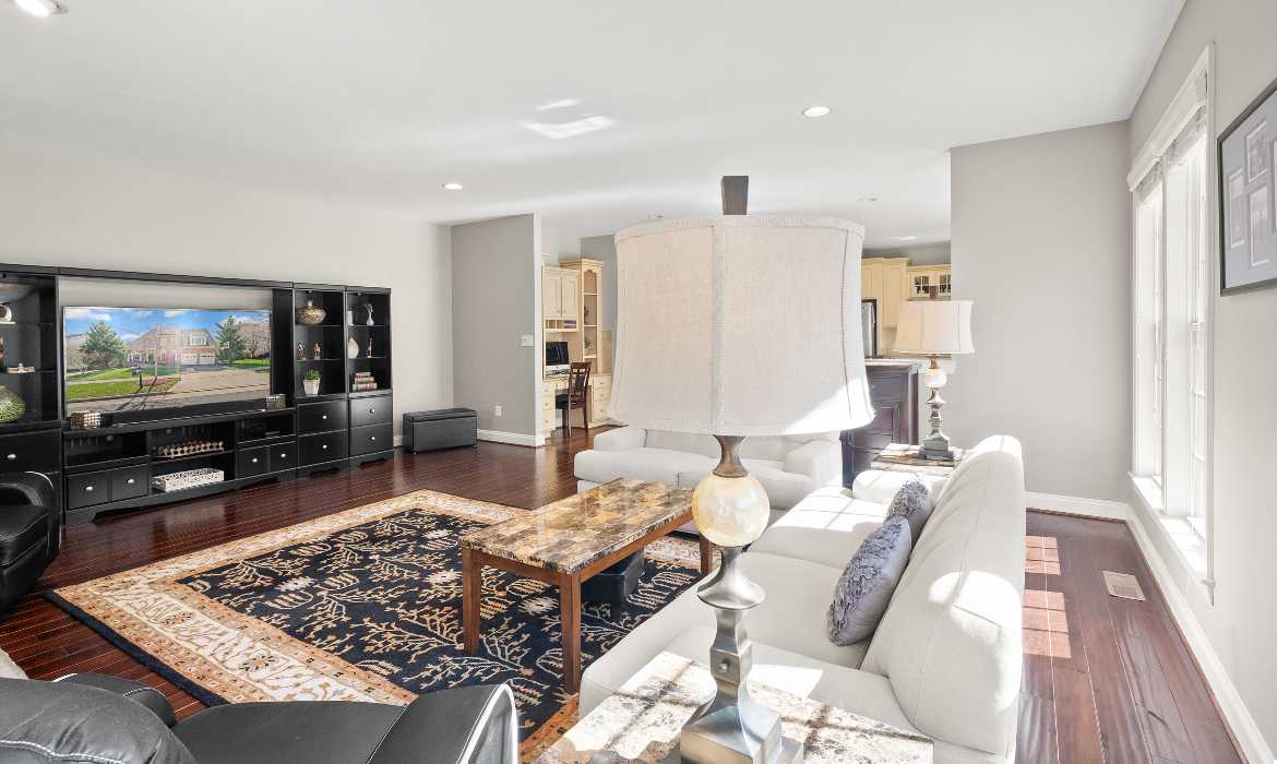 Garrell Group Top Leesburg Realtor 43941 Riverpoint Dr web 14