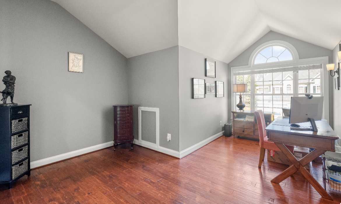 Garrell Group Top Leesburg Realtor 43941 Riverpoint Dr web 21