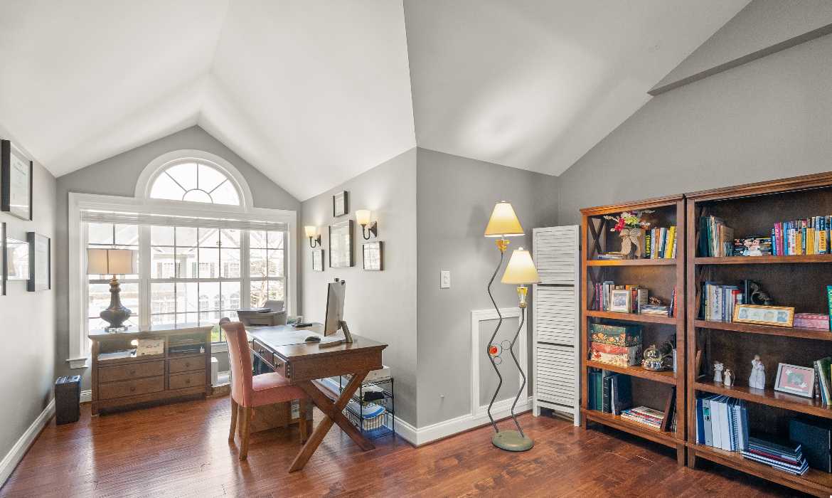 Garrell Group Top Leesburg Realtor 43941 Riverpoint Dr web 22