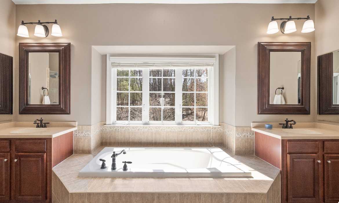 Garrell Group Top Leesburg Realtor 43941 Riverpoint Dr web 25