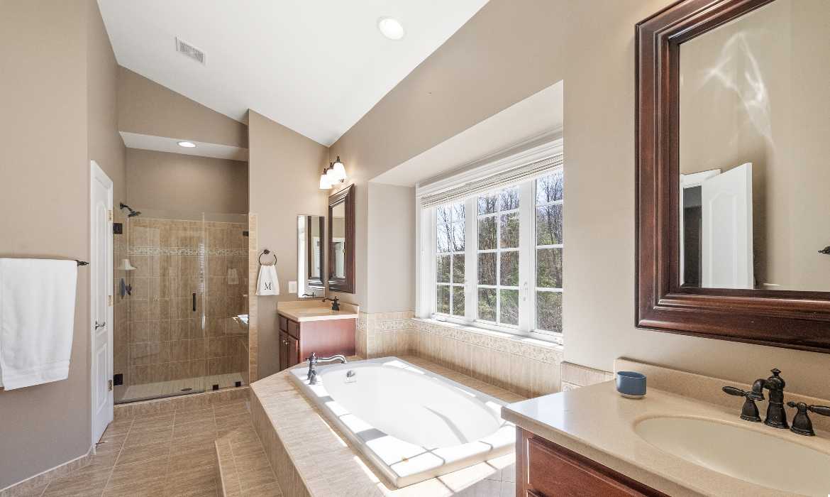 Garrell Group Top Leesburg Realtor 43941 Riverpoint Dr web 26