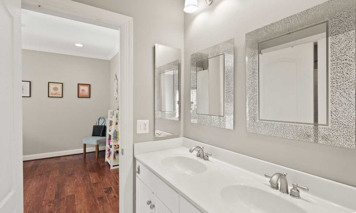 Garrell Group Top Leesburg Realtor 43941 Riverpoint Dr web 32