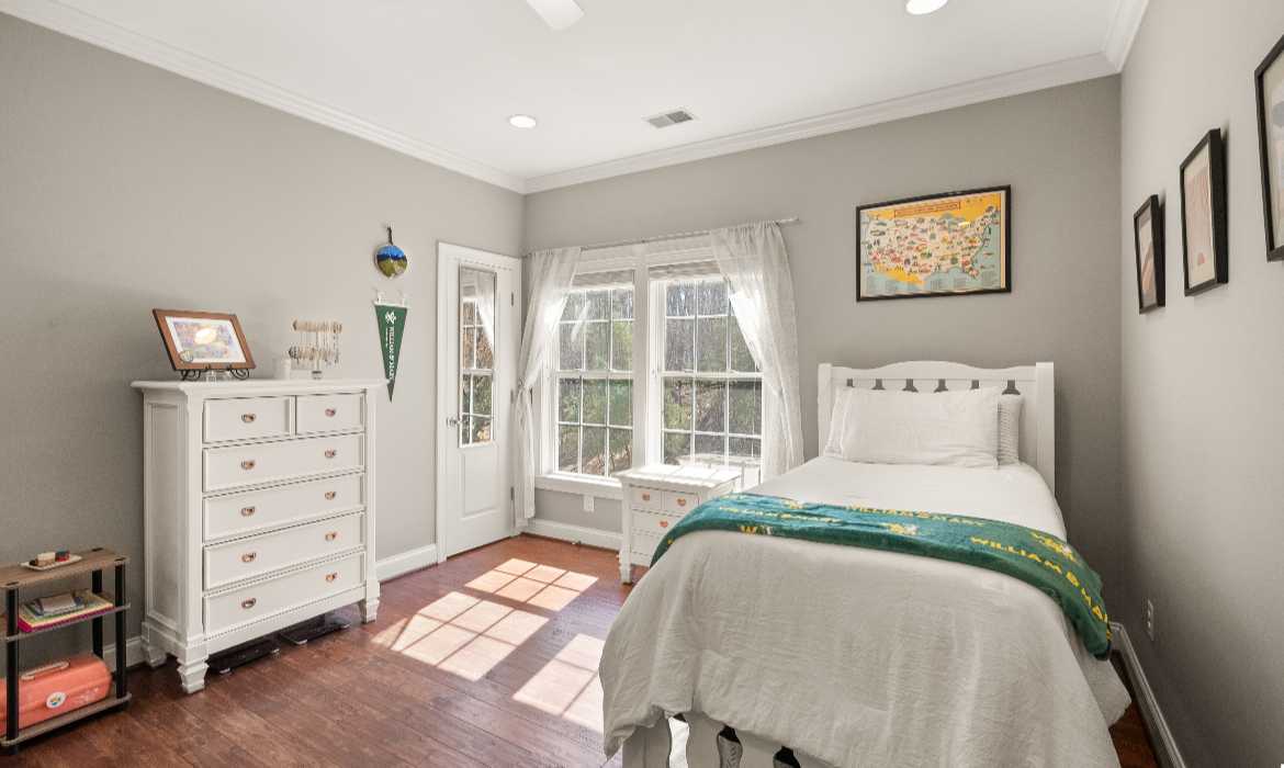 Garrell Group Top Leesburg Realtor 43941 Riverpoint Dr web 34