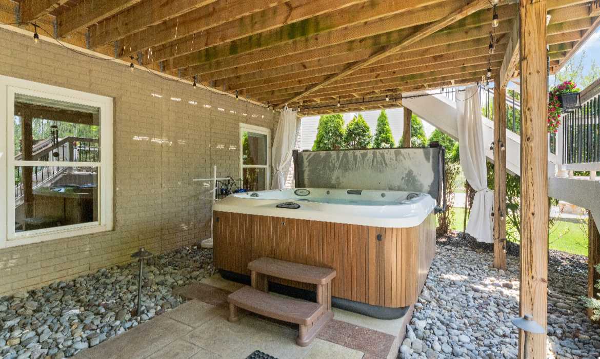 Garrell Group Top Aldie Realtor 40865 Glenpane Way web 28