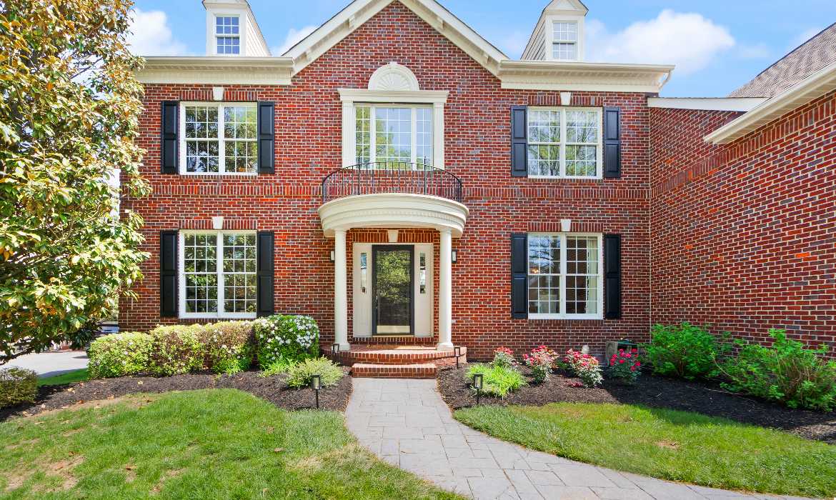 Garrell Group Top Ashburn Realtor 19944 Interlachen Cir web 04