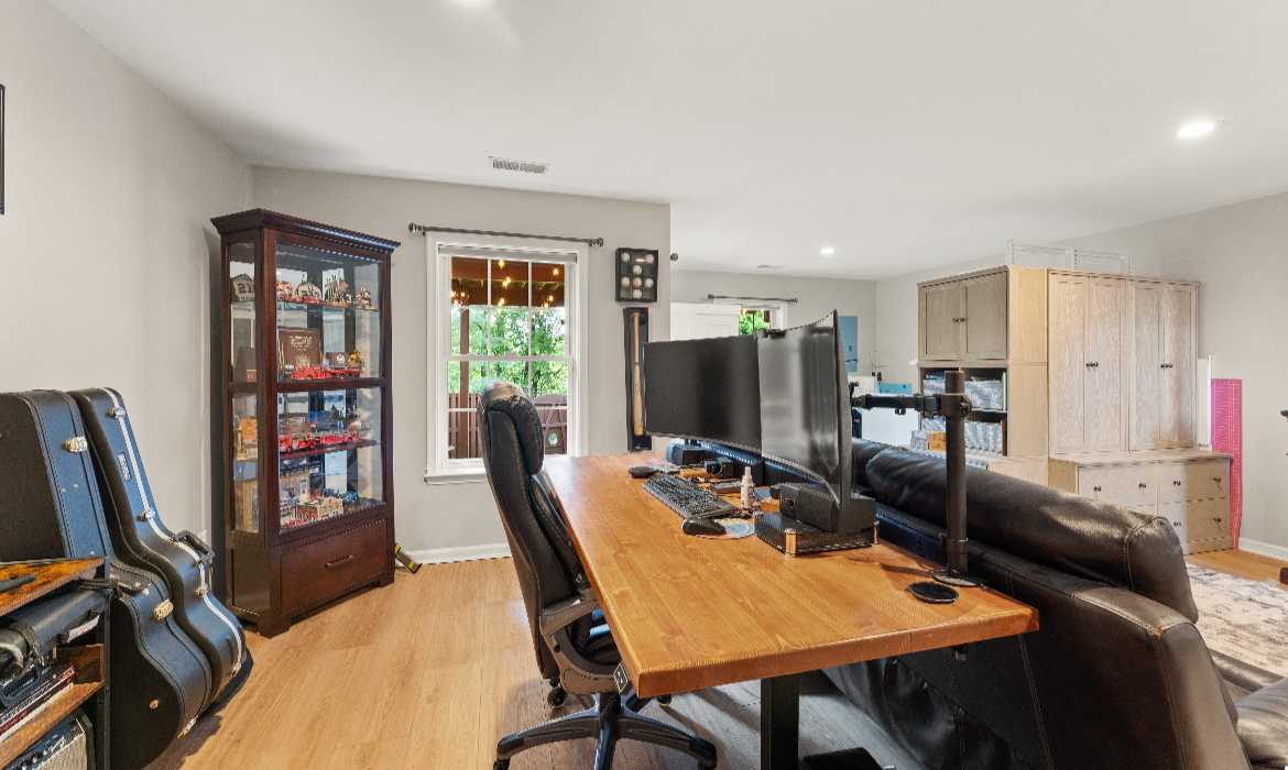 Garrell Group Top Leesburg Realtor 1180 Cambria Ter NE web 30