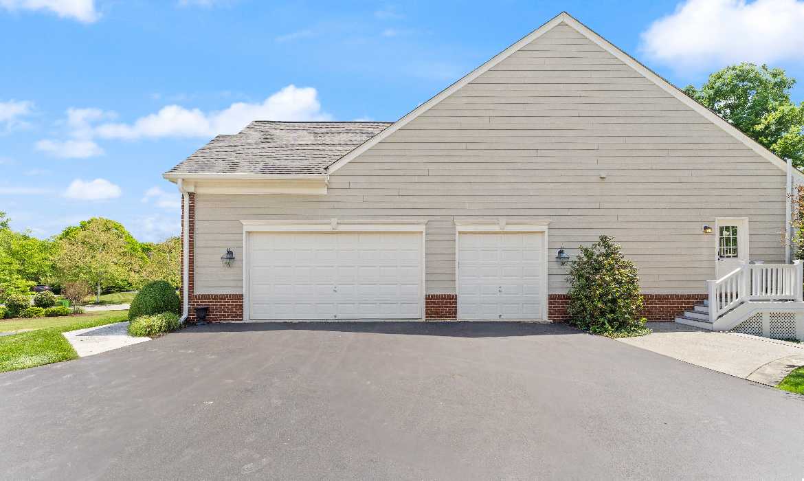 Garrell Group Top Leesburg Realtor 18757 Upper Meadow Dr web 03
