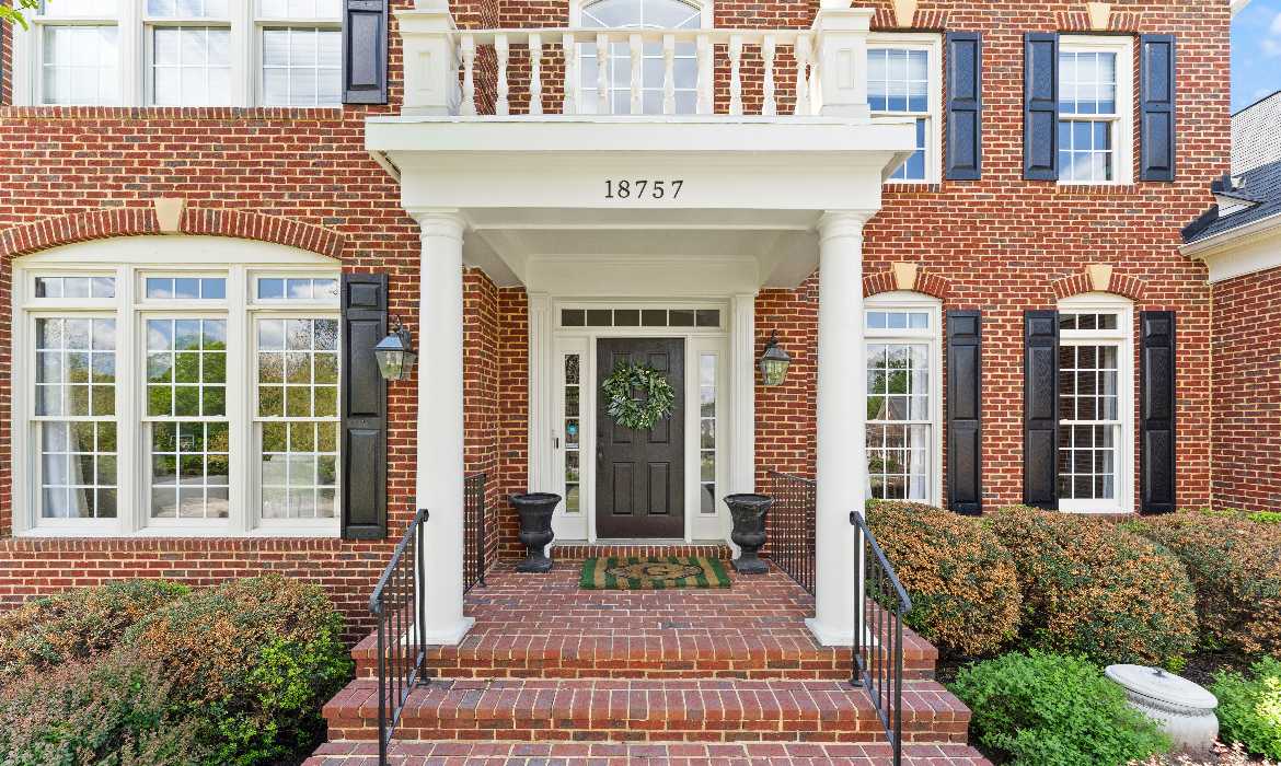 Garrell Group Top Leesburg Realtor 18757 Upper Meadow Dr web 04