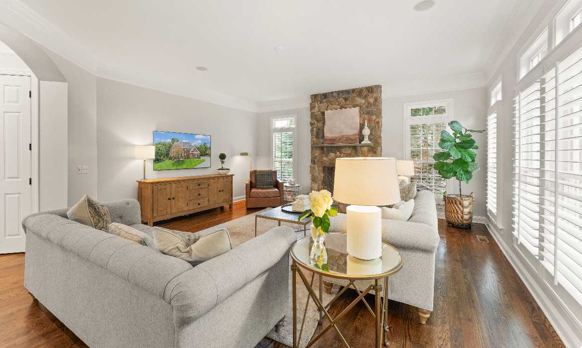 Garrell Group Top Leesburg Realtor 18757 Upper Meadow Dr web 12