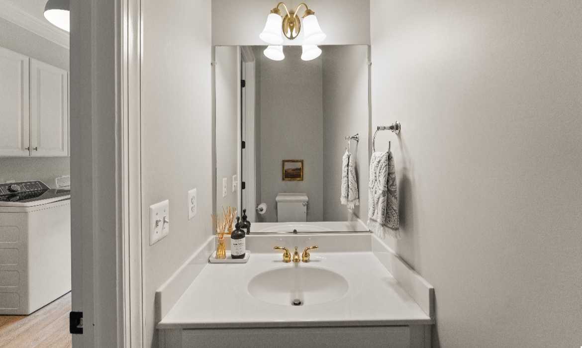 Garrell Group Top Leesburg Realtor 18757 Upper Meadow Dr web 23