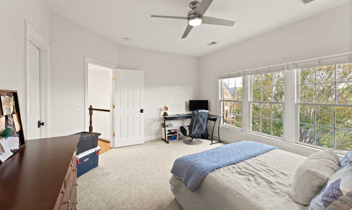 Garrell Group Top Leesburg Realtor 18757 Upper Meadow Dr web 29