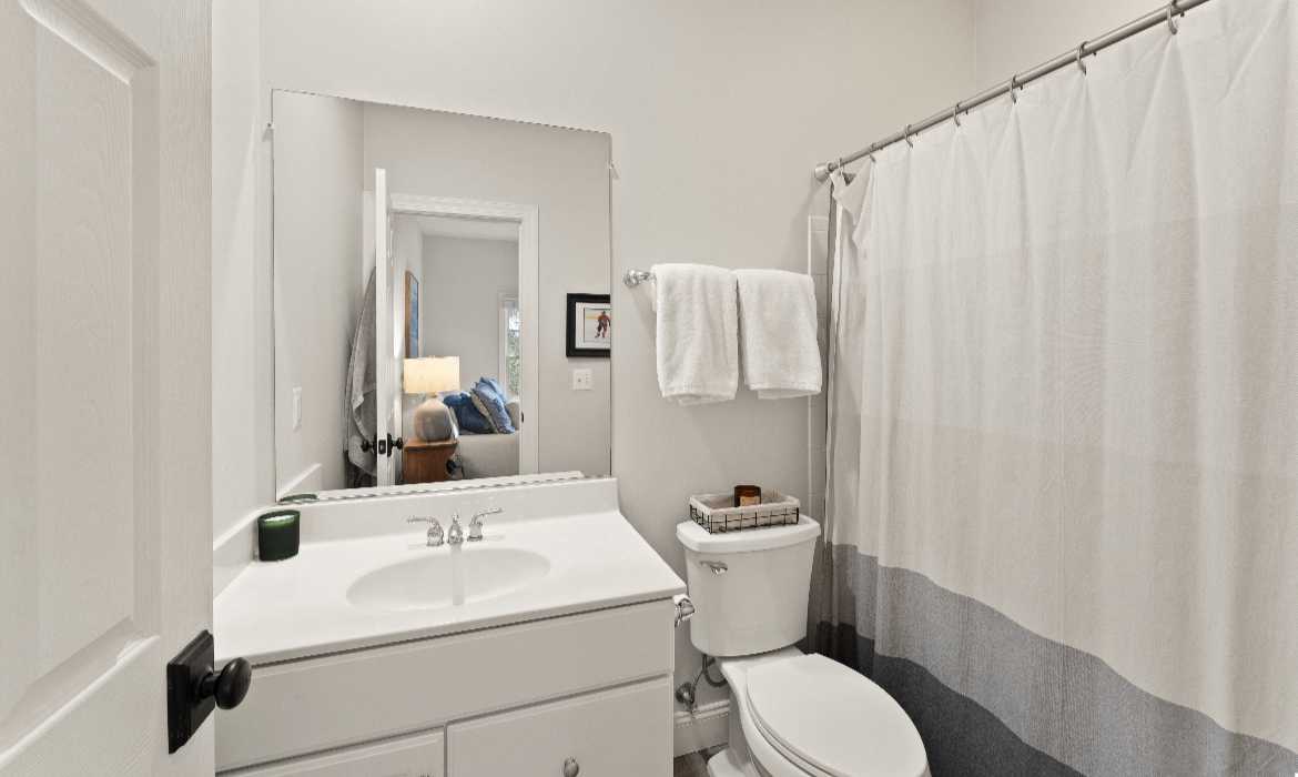Garrell Group Top Leesburg Realtor 18757 Upper Meadow Dr web 30