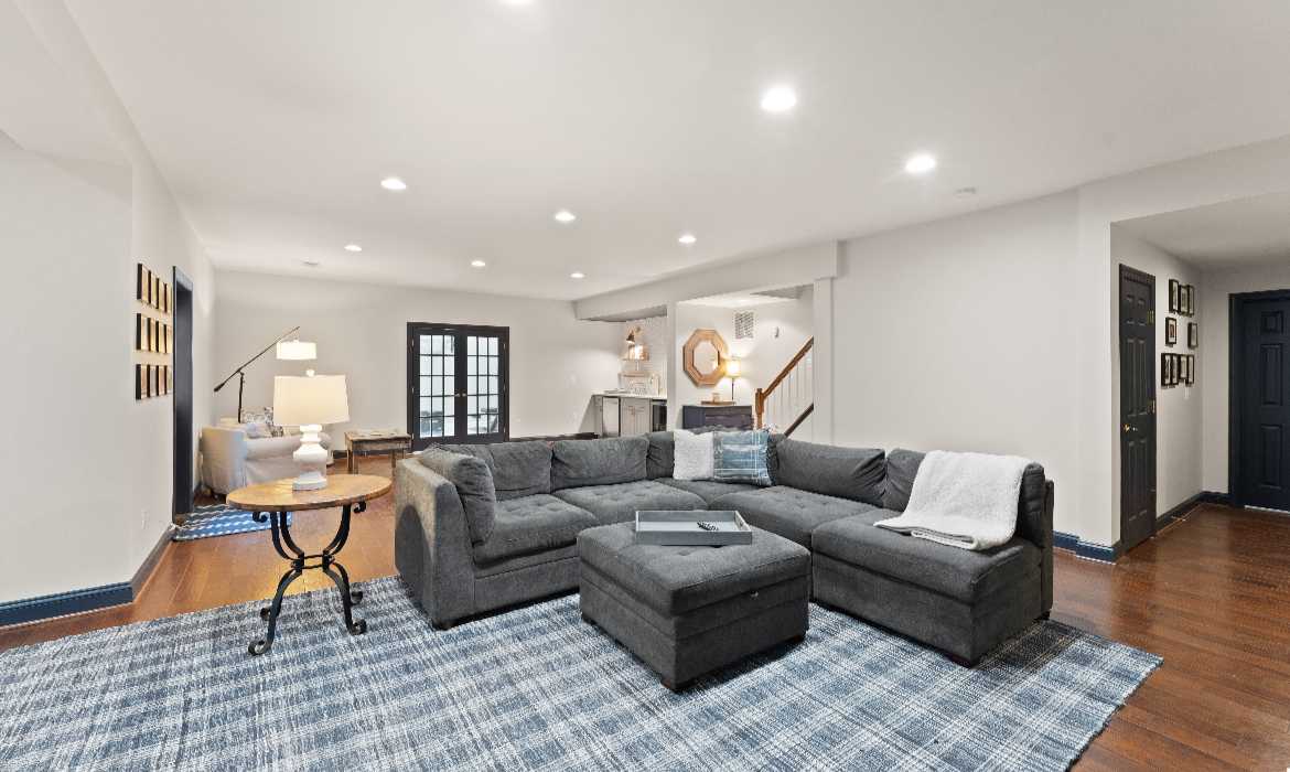 Garrell Group Top Leesburg Realtor 18757 Upper Meadow Dr web 34
