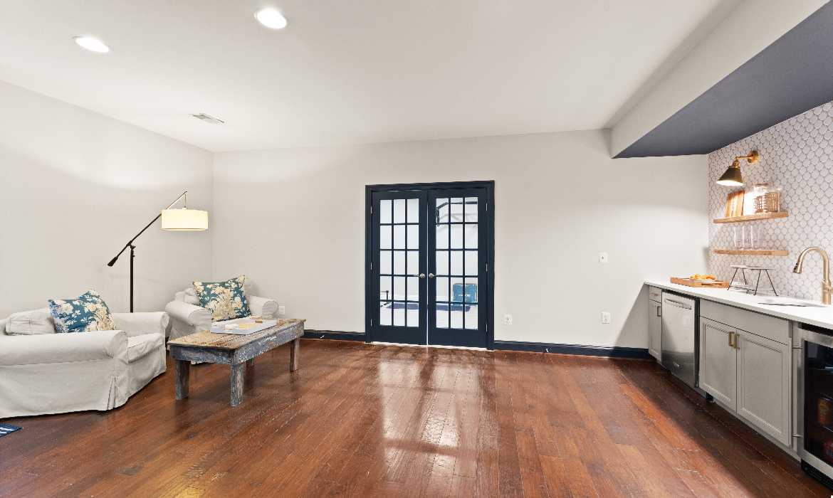 Garrell Group Top Leesburg Realtor 18757 Upper Meadow Dr web 36