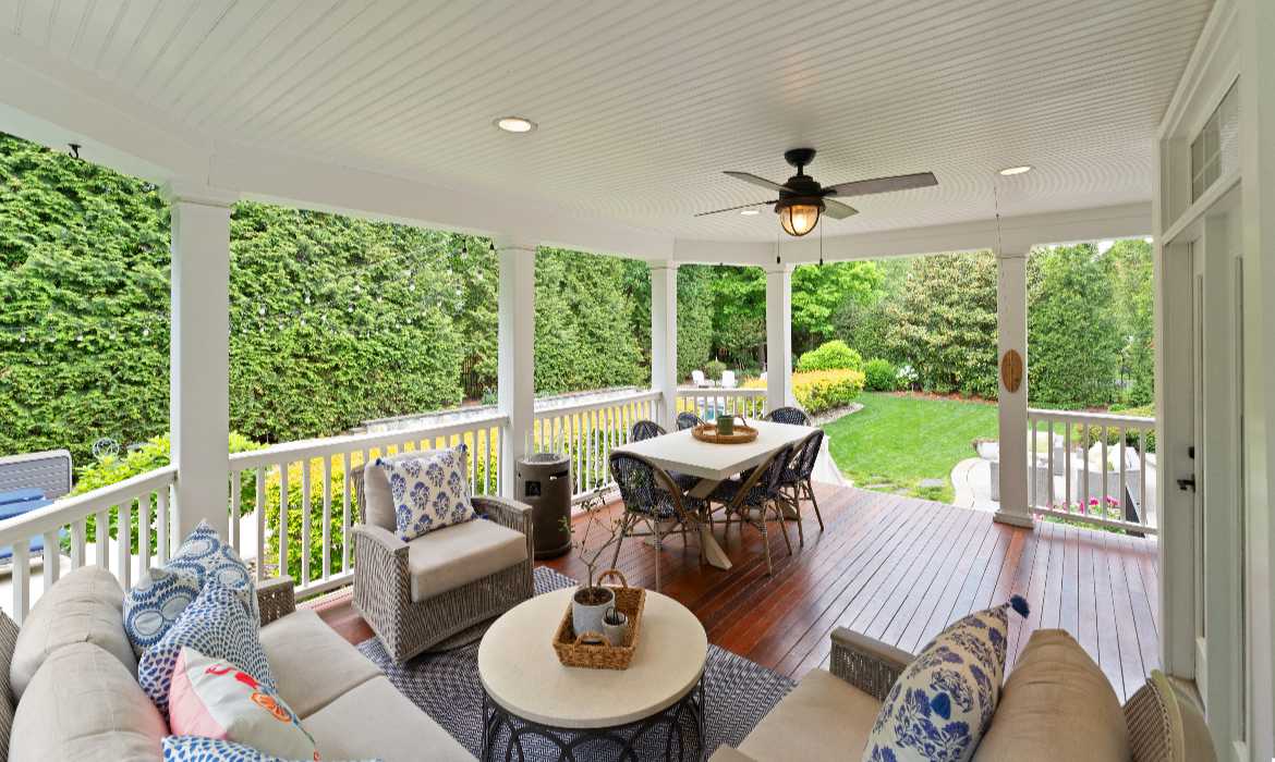 Garrell Group Top Leesburg Realtor 18757 Upper Meadow Dr web 37