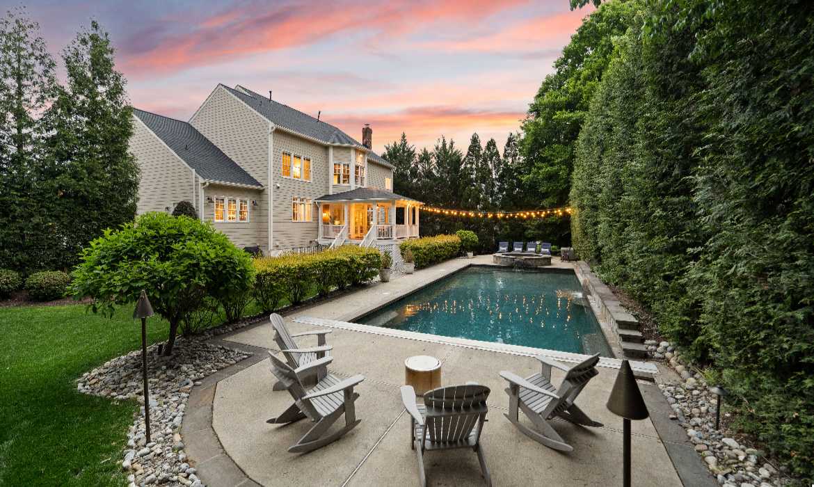 Garrell Group Top Leesburg Realtor 18757 Upper Meadow Dr web 40