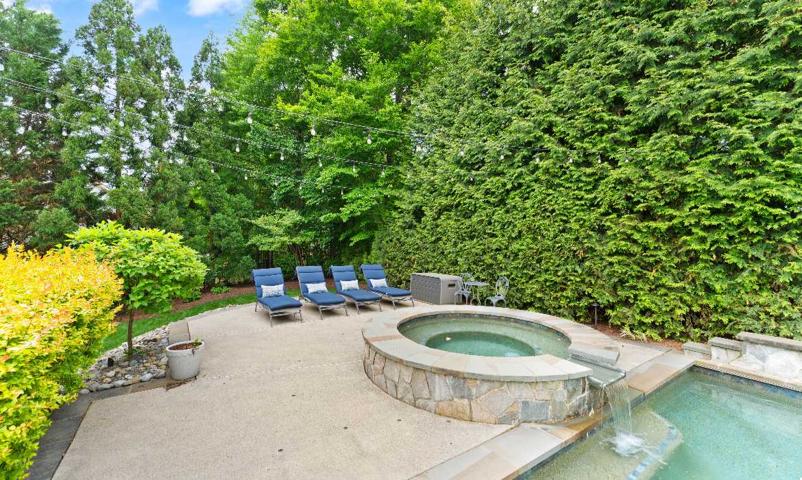 Garrell Group Top Leesburg Realtor 18757 Upper Meadow Dr web 43