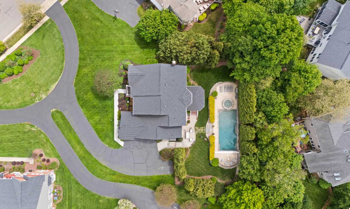 Garrell Group Top Leesburg Realtor 18757 Upper Meadow Dr web 44