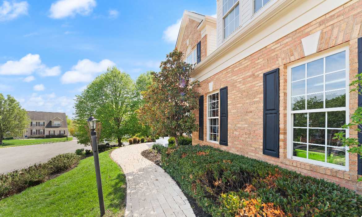 Garrell Group Top Leesburg Realtor 43179 Parkers Ridge Dr web 04