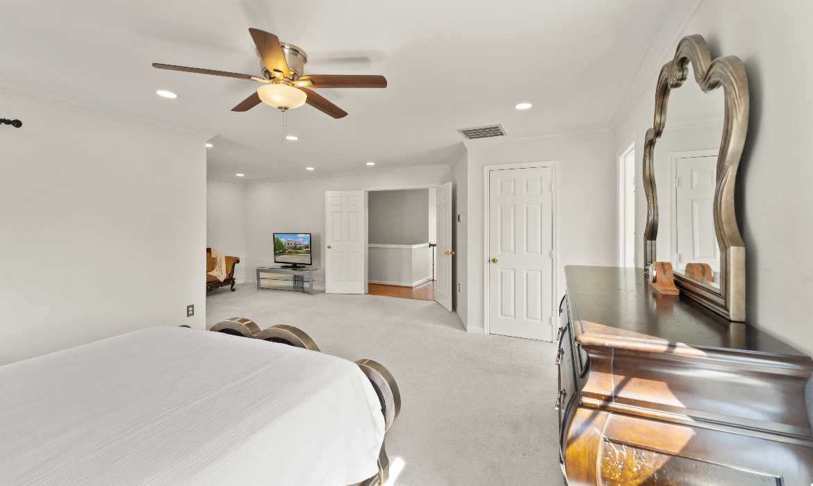 Garrell Group Top Leesburg Realtor 43179 Parkers Ridge Dr web 19