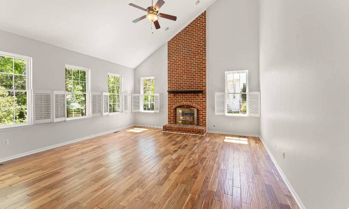 Garrell Group Top Leesburg Realtor 817 Kenneth Pl SE web 13