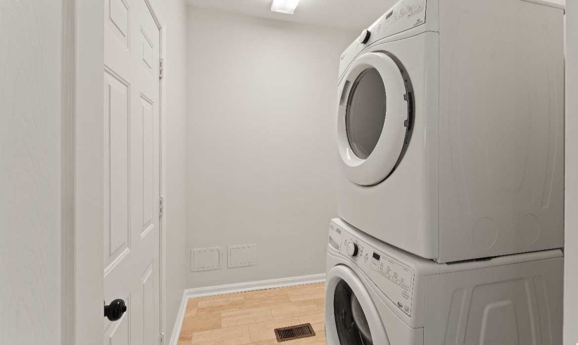 Garrell Group Top Leesburg Realtor 817 Kenneth Pl SE web 17