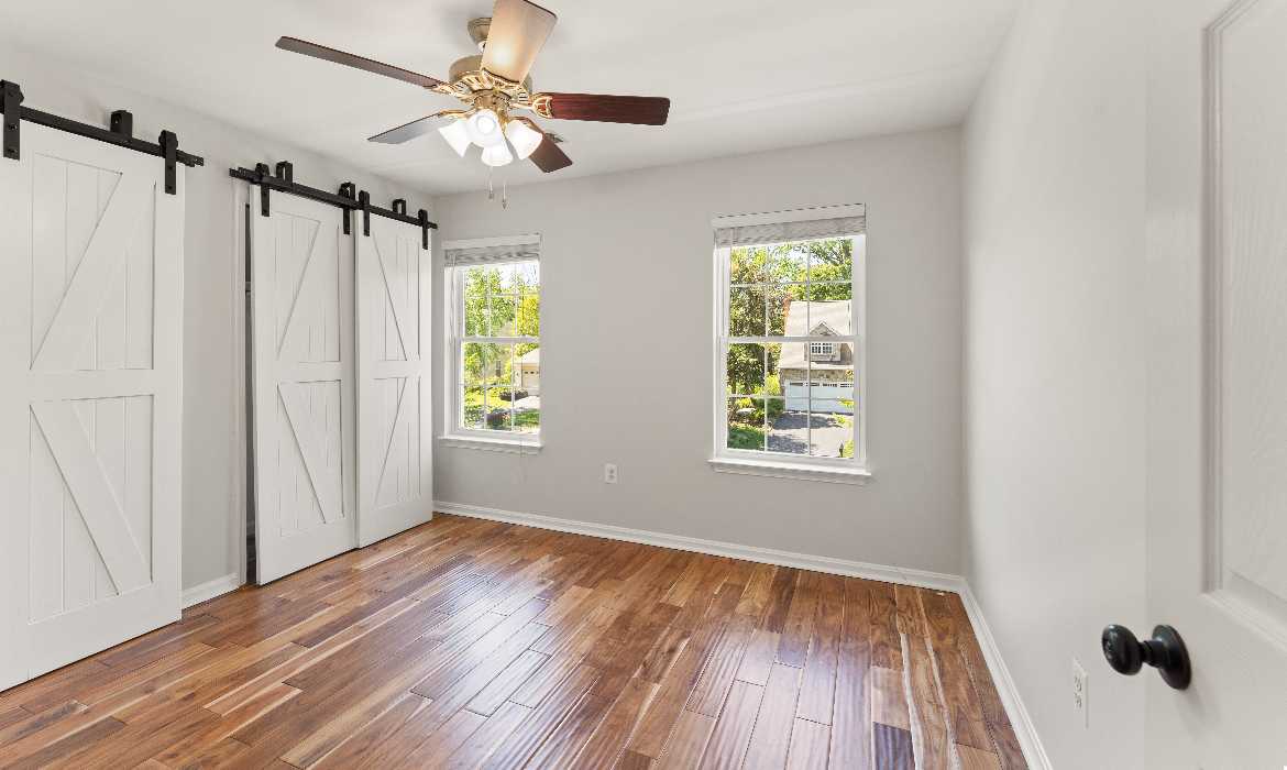 Garrell Group Top Leesburg Realtor 817 Kenneth Pl SE web 24