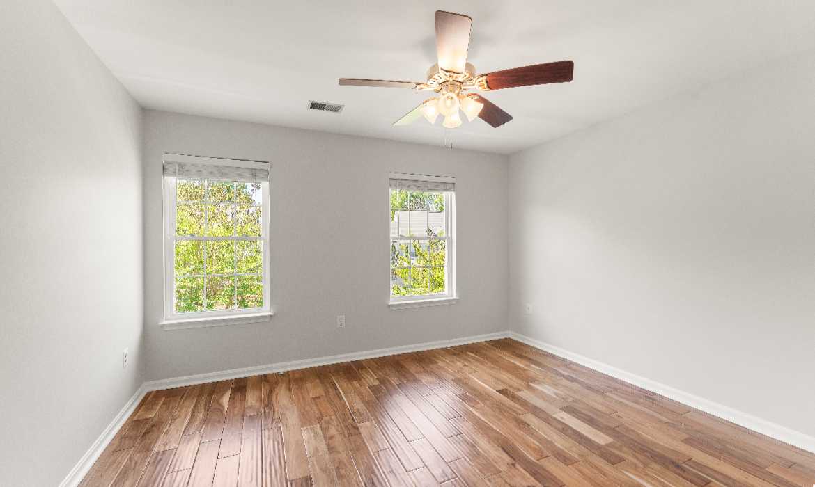 Garrell Group Top Leesburg Realtor 817 Kenneth Pl SE web 30