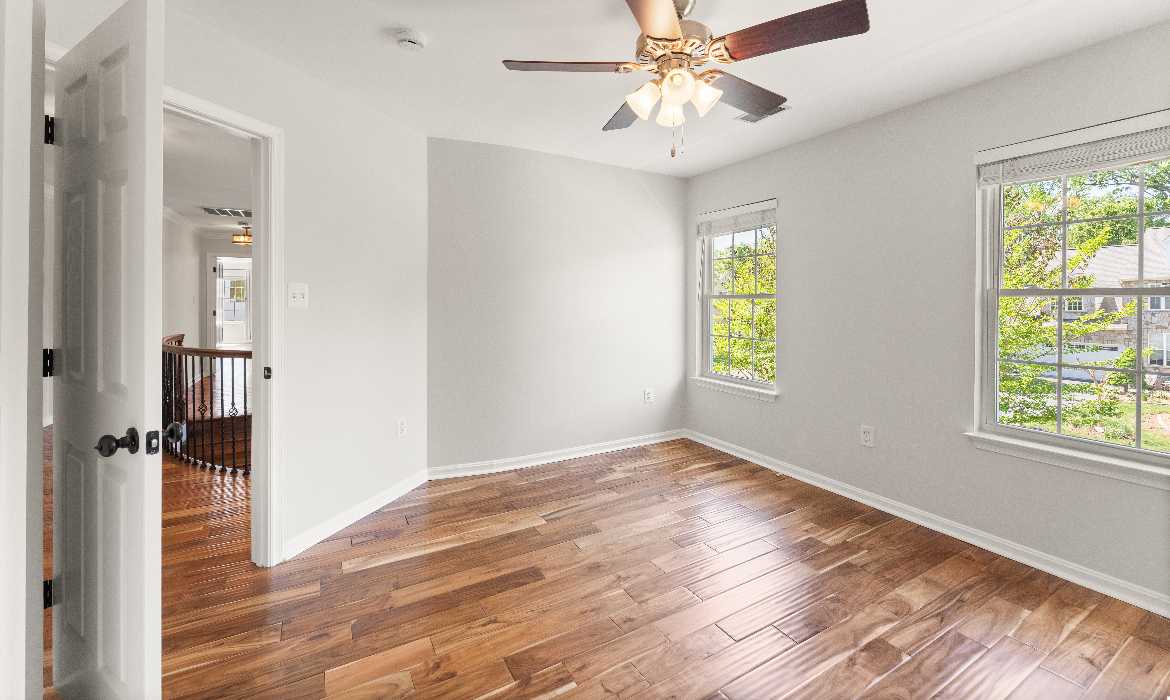 Garrell Group Top Leesburg Realtor 817 Kenneth Pl SE web 31