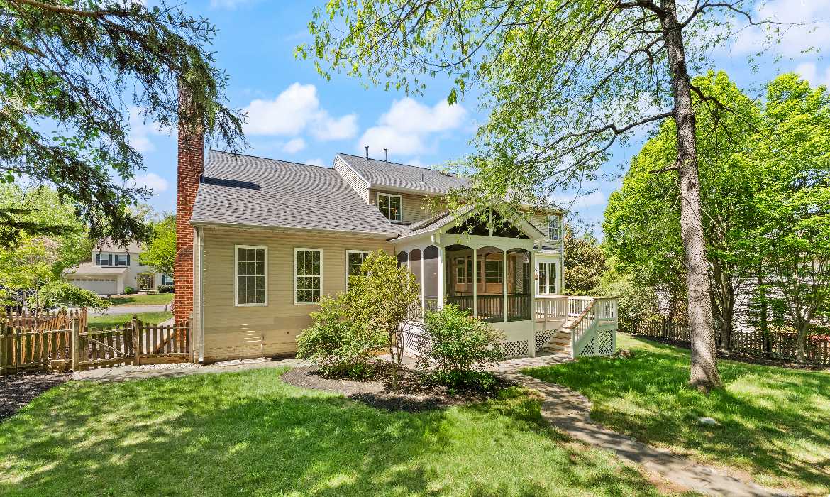 Garrell Group Top Leesburg Realtor 817 Kenneth Pl SE web 40