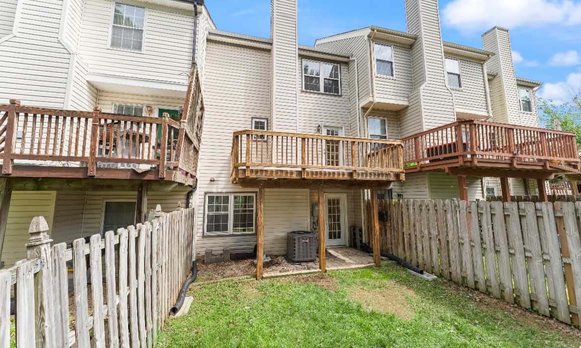 Garrell Group Top Purcellville Realtor 1104 Kirkbridge Ct web 32