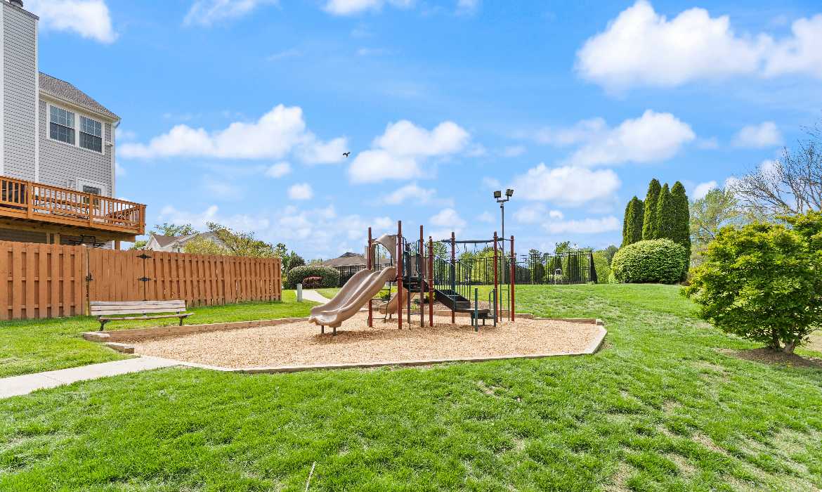 Garrell Group Top Purcellville Realtor 1104 Kirkbridge Ct web 34