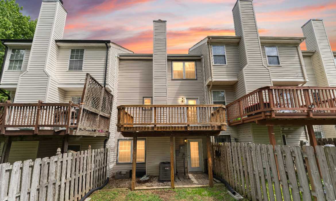 Garrell Group Top Purcellville Realtor 1104 Kirkbridge Ct web 35