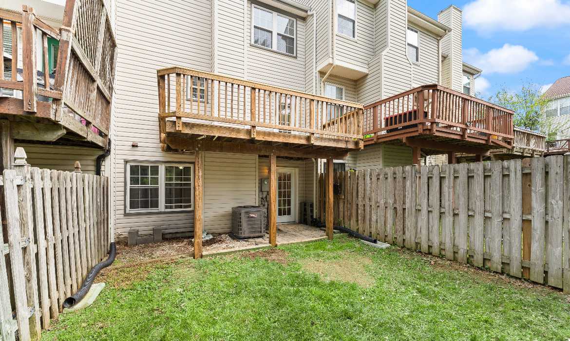 Garrell Group Top Purcellville Realtor 1104 Kirkbridge Ct web 36